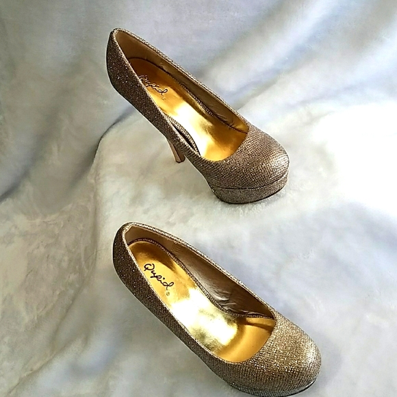 Gold platform heels - Picture 4 of 7